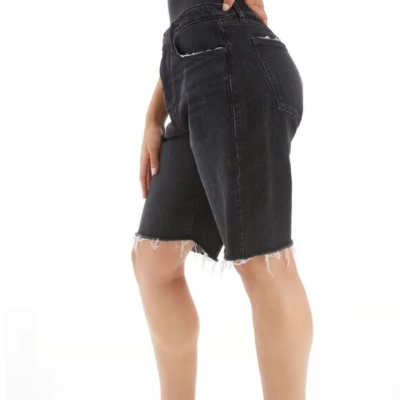 GOOD AMERICAN Good '90s Bermuda Shorts - Picture 2 of 10